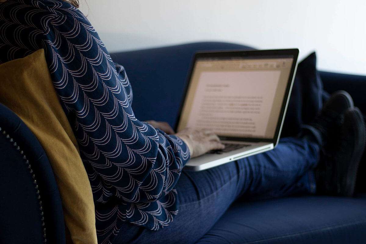 storybranding-bank-laptop